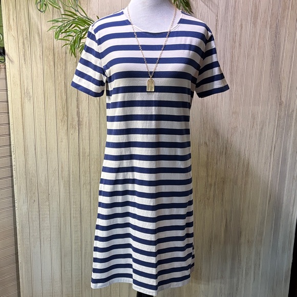 Vineyard Vines Dresses & Skirts - Vineyard Vines Navy and White Striped Dress, Short Sleeves, Zipper Back, Small